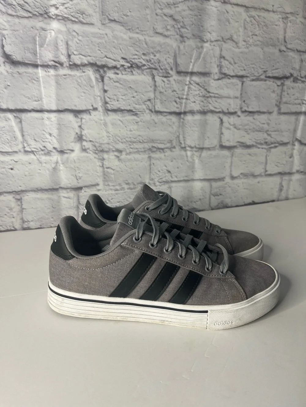 Adidas Mens Daily 4.0 Gray Fashion Sneaker Size 8.5 white Black